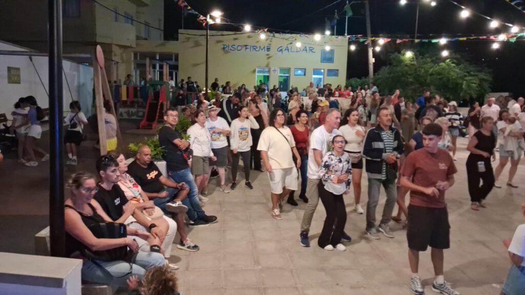 Ambiente festivo en la plaza de Piso Firme