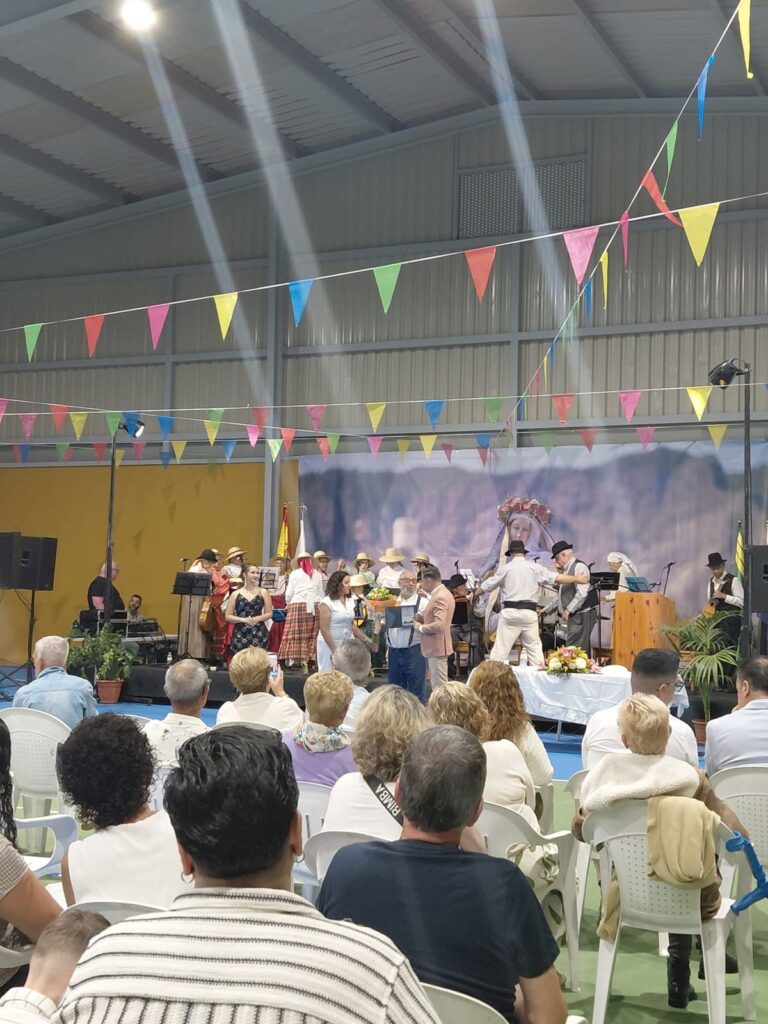 «¡Que comiencen las fiestas!»: el emotivo pregón de Simplicio del Rosario abre Santa Rosa 2026